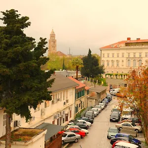 Valentino Guest house